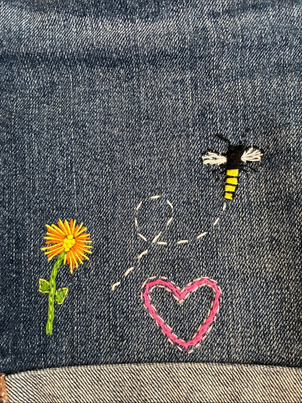 GAP Dark Wash Custom Embroidered Denim Shorts with Floral Accents - Blue size 28 - Picture 7 of 9